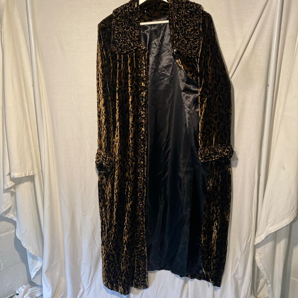VINTAGE 1940’s Style Leopard Velvet Dressing Gown / Jacket - Picture 4 of 6